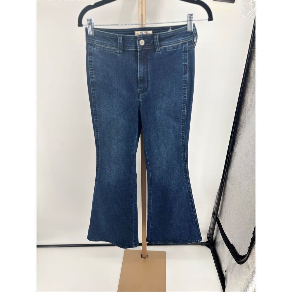 We The Free Kick Flare Jeans Size 27 Short Medium Wash Blue Denim